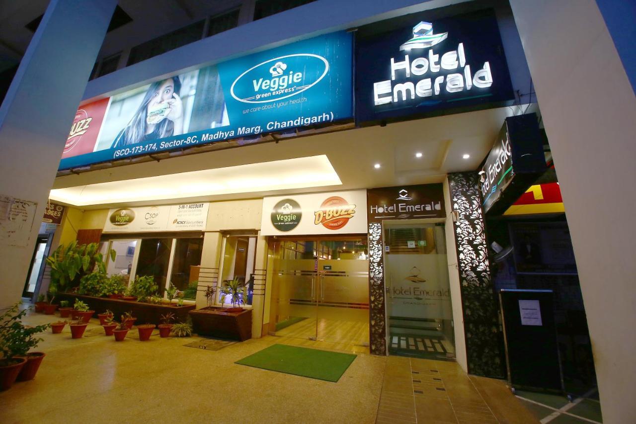 Hotel Emerald Chandīgarh Extérieur photo